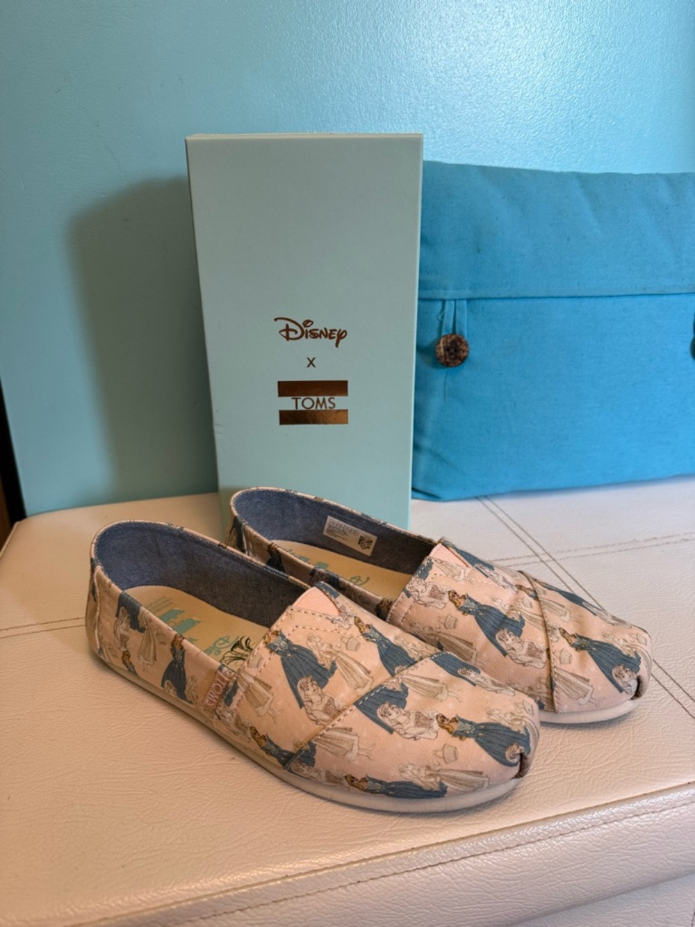 Toms x Disney Sleeping Beauty Women’s Beige Patterned Slip-On Moccasins